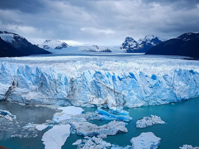 EL CALAFATE con GLACIAR PERITO MORENO